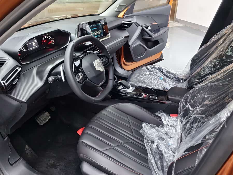 Peugeot 2008 2022, фото 17