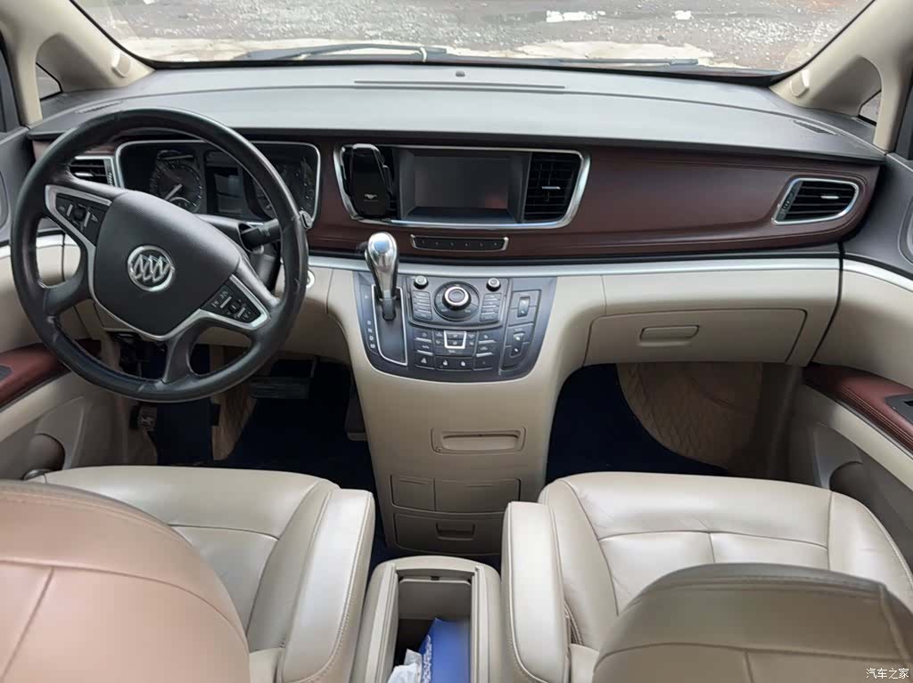 Buick GL8, 2015 9