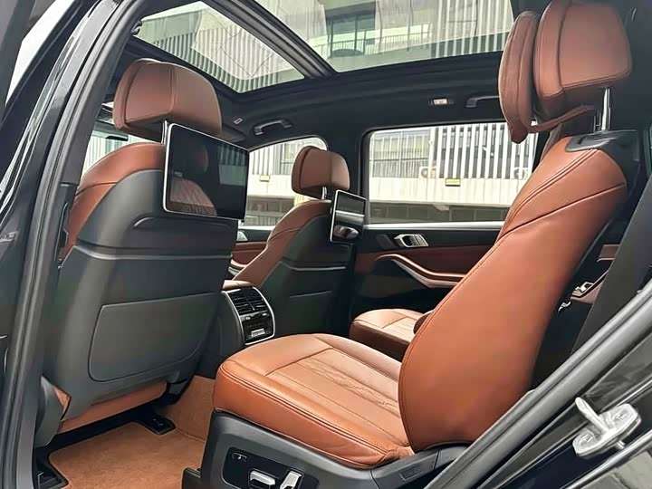 BMW X7 2021 xDrive40i zun xiang xing hao hua tao zhuang