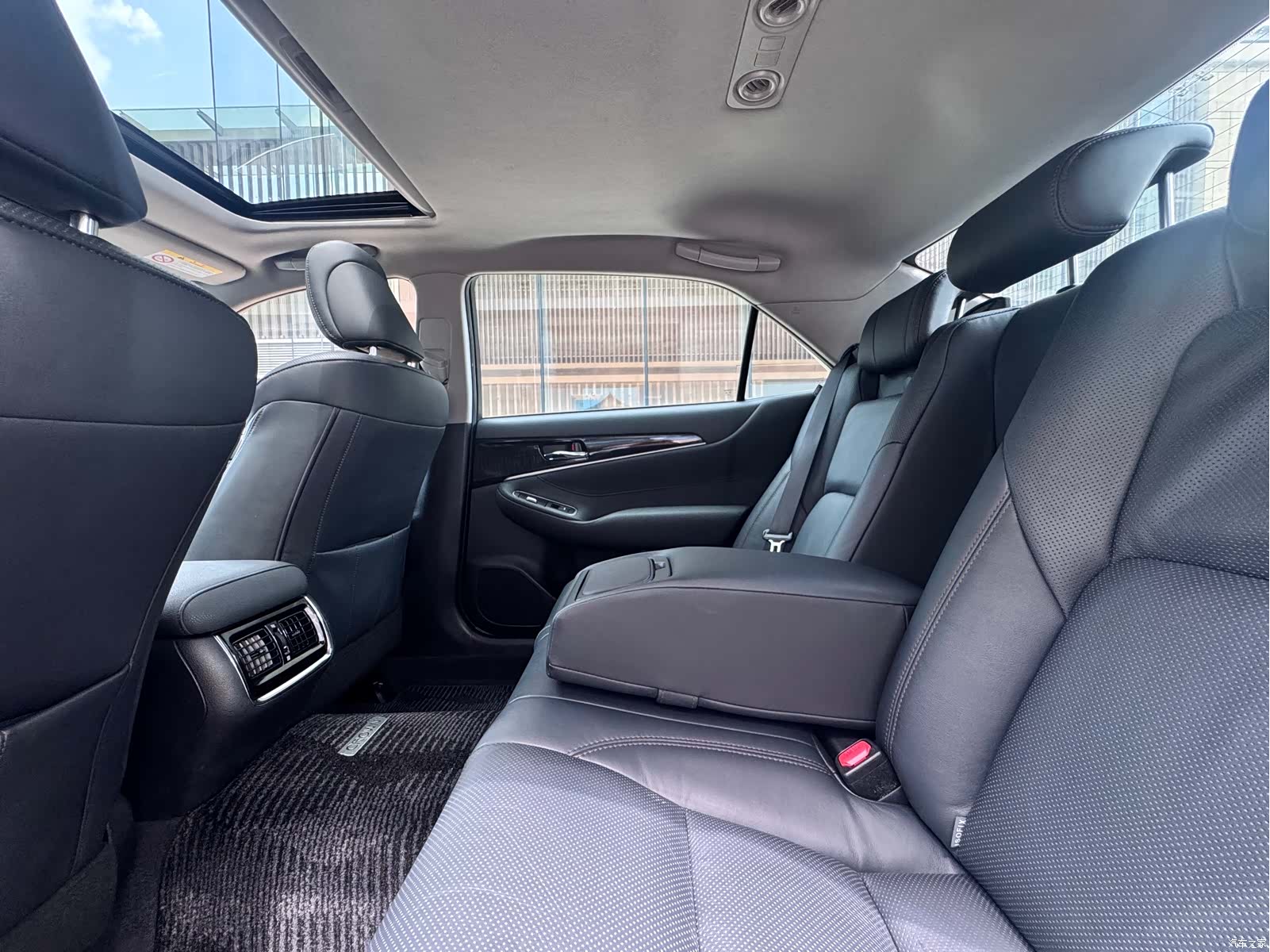 Toyota Crown, 2016 21