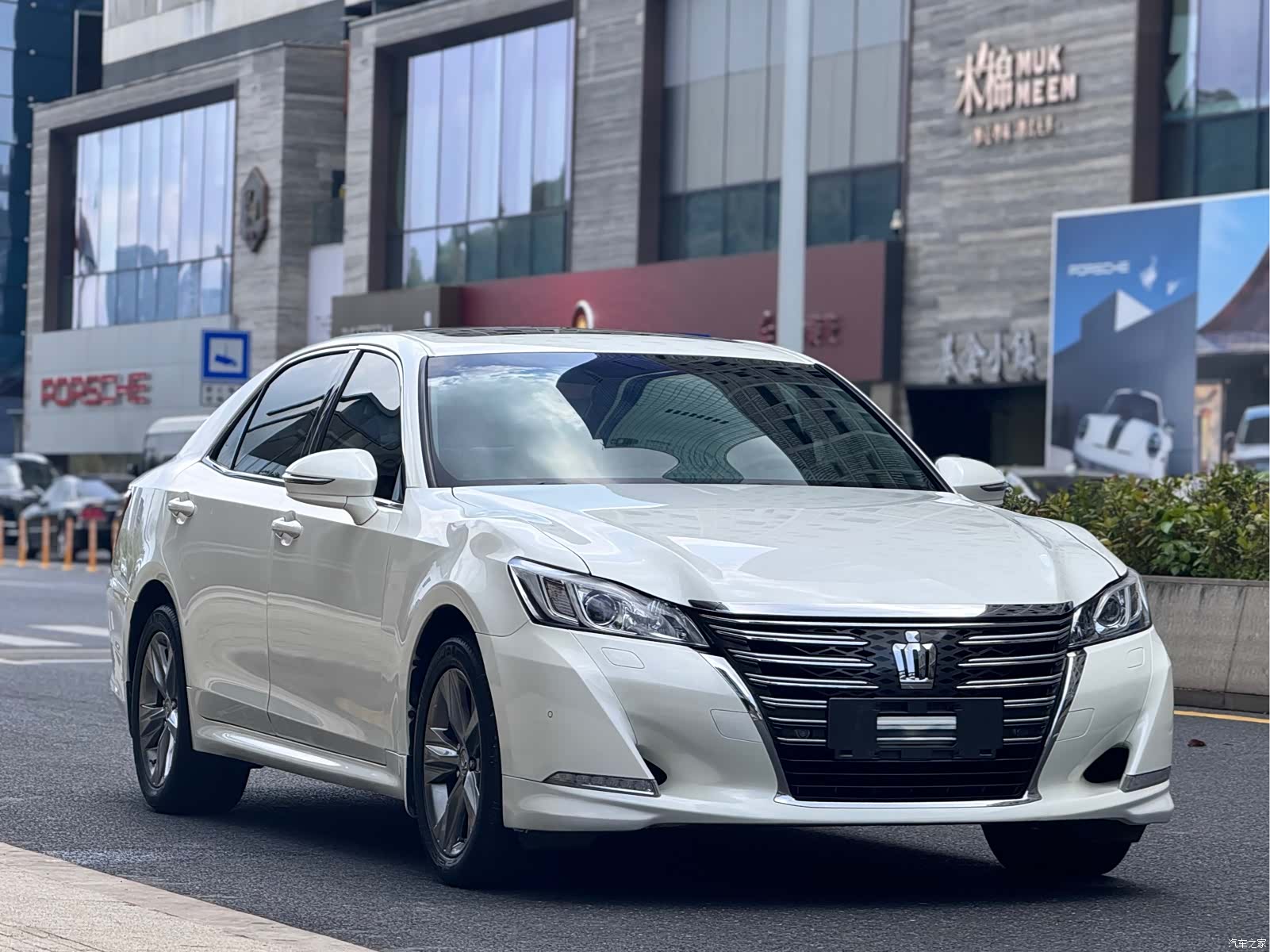 Toyota Crown, 2016 все фото