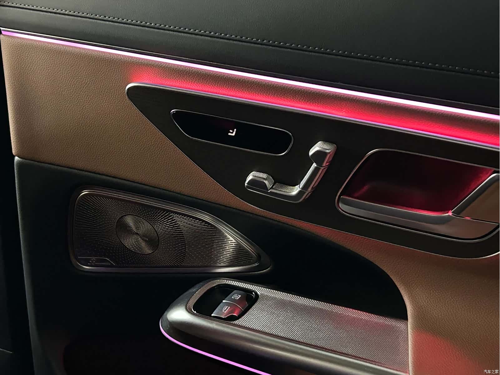 Mercedes-Benz E-Class, 2024 14