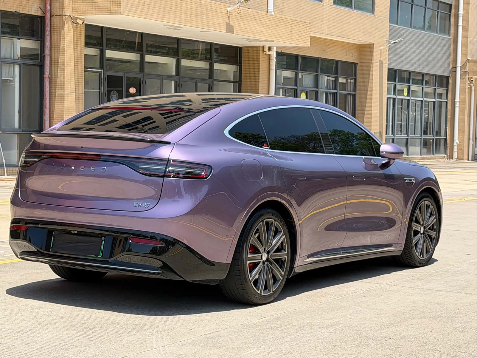 Luxeed R7, 2025 8