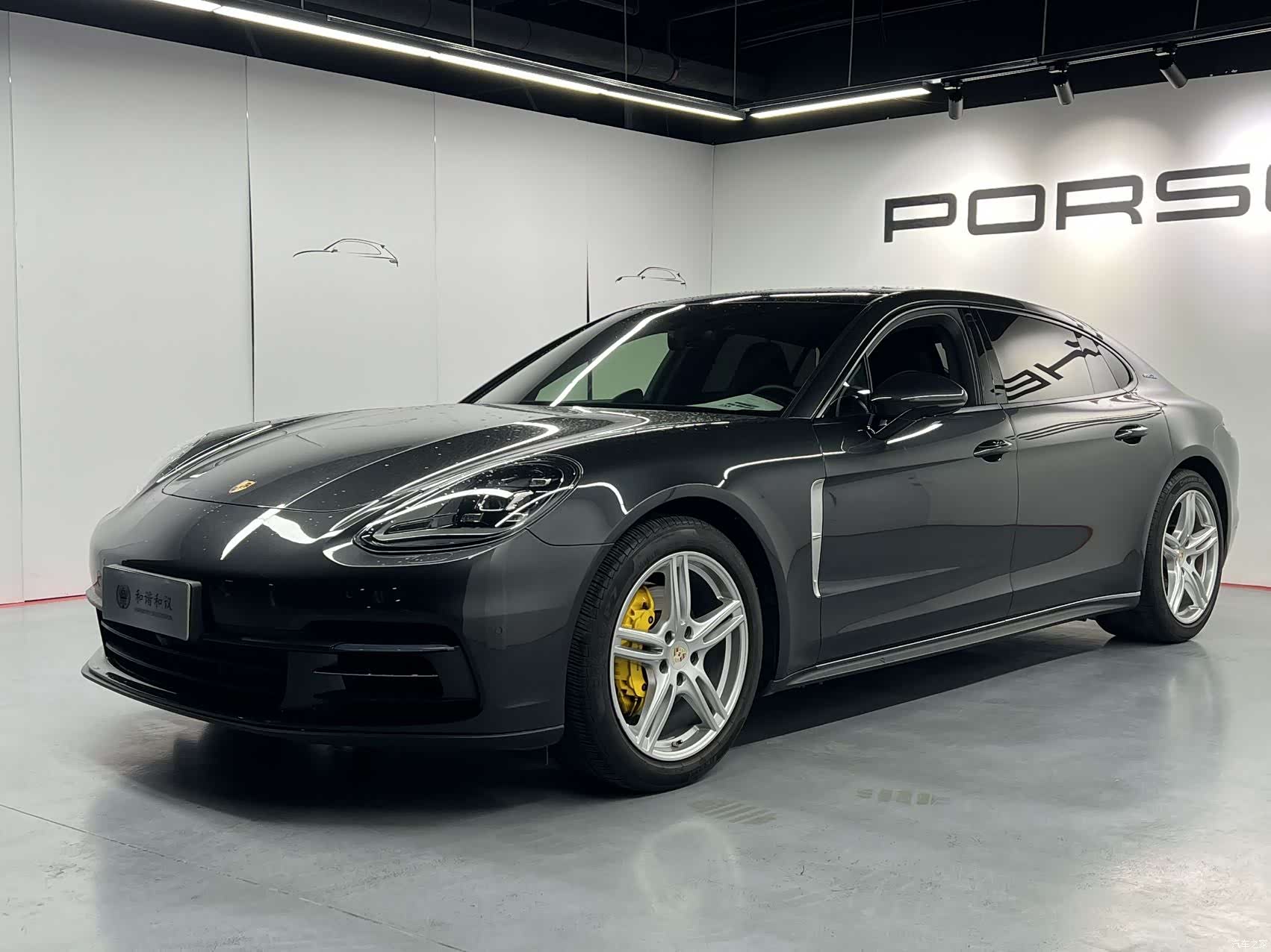Porsche Panamera, 2018 1