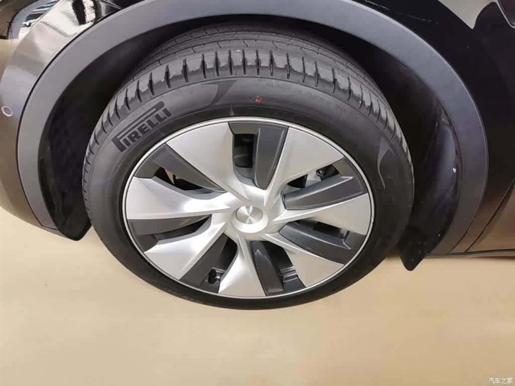 Tesla Model Y, 2023 23