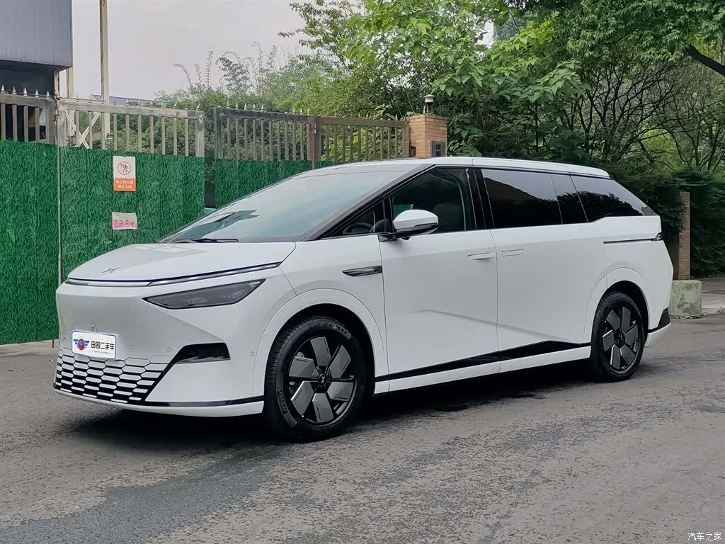 Xpeng X9, 2025 1