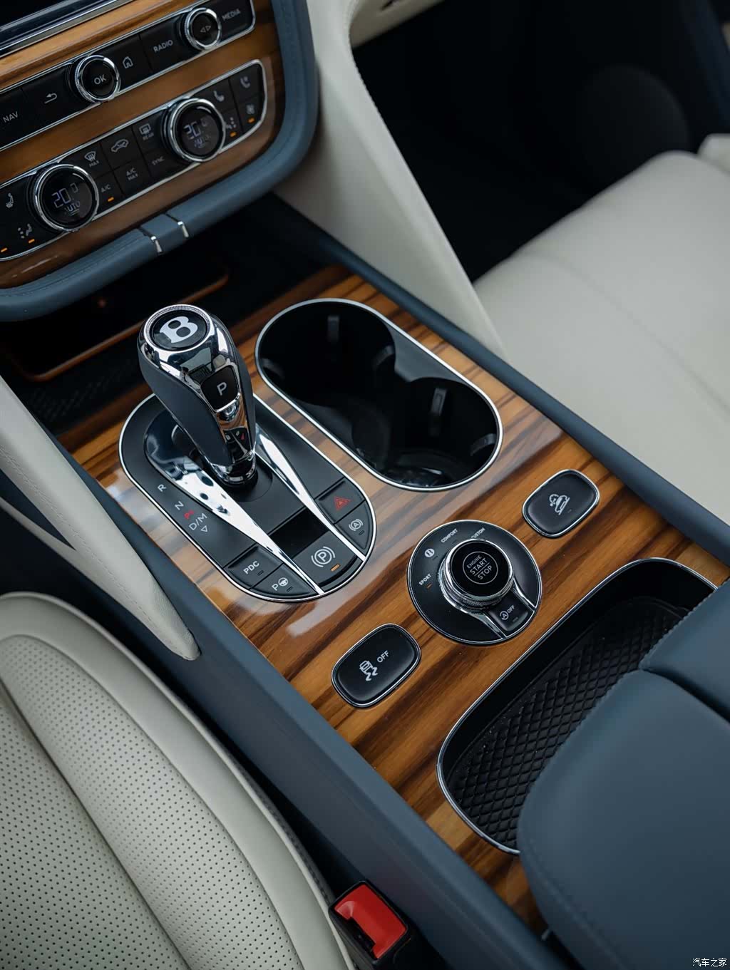 Bentley Bentayga, 2023 15