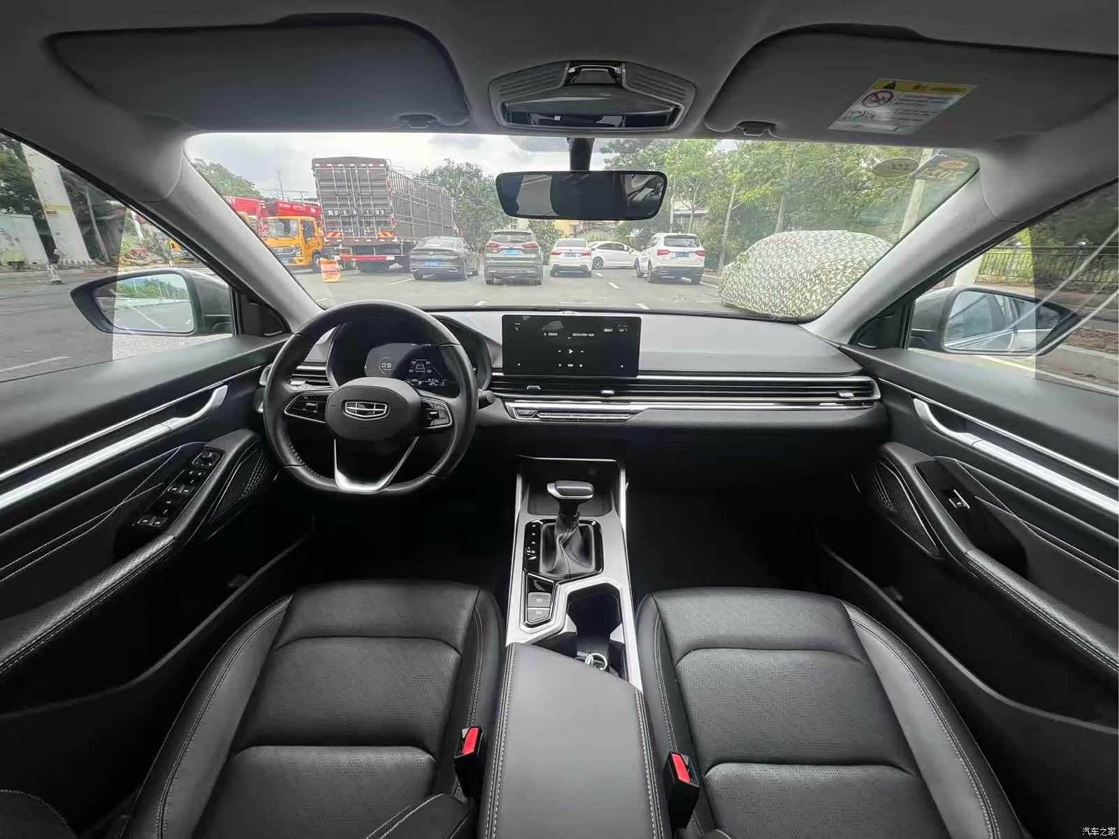 Geely Emgrand, 2022 все фото