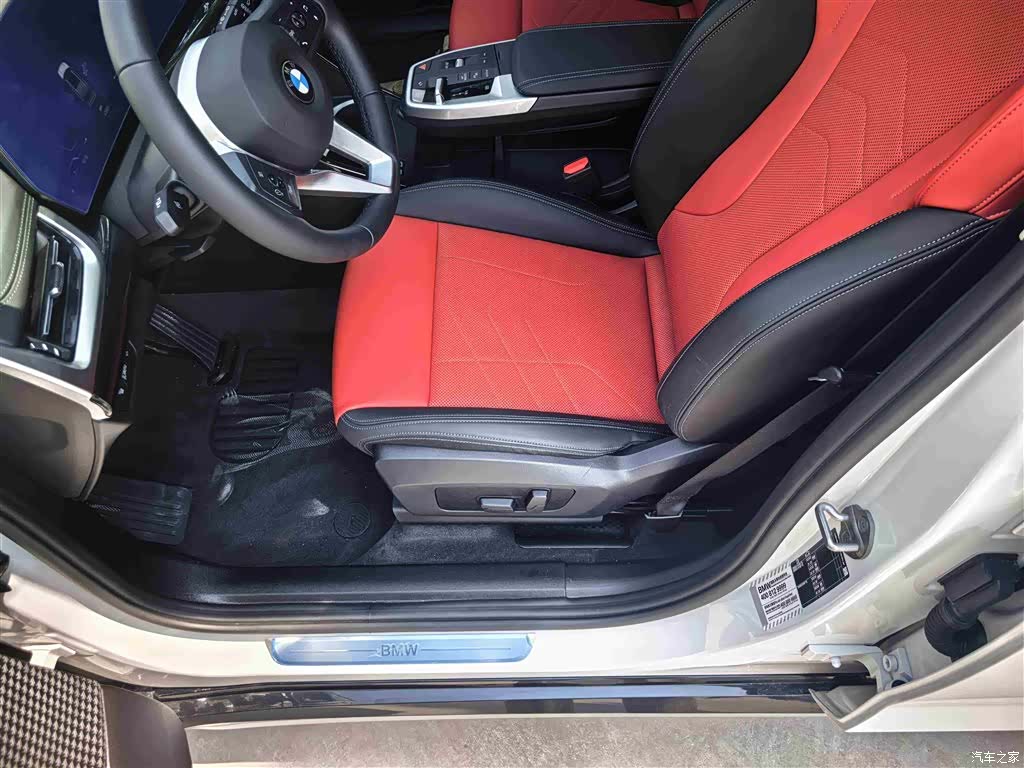 BMW X1, 2023 все фото