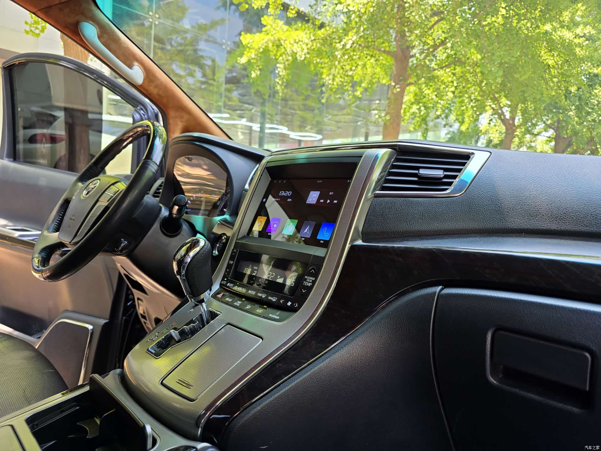 Toyota Alphard, 2014 9