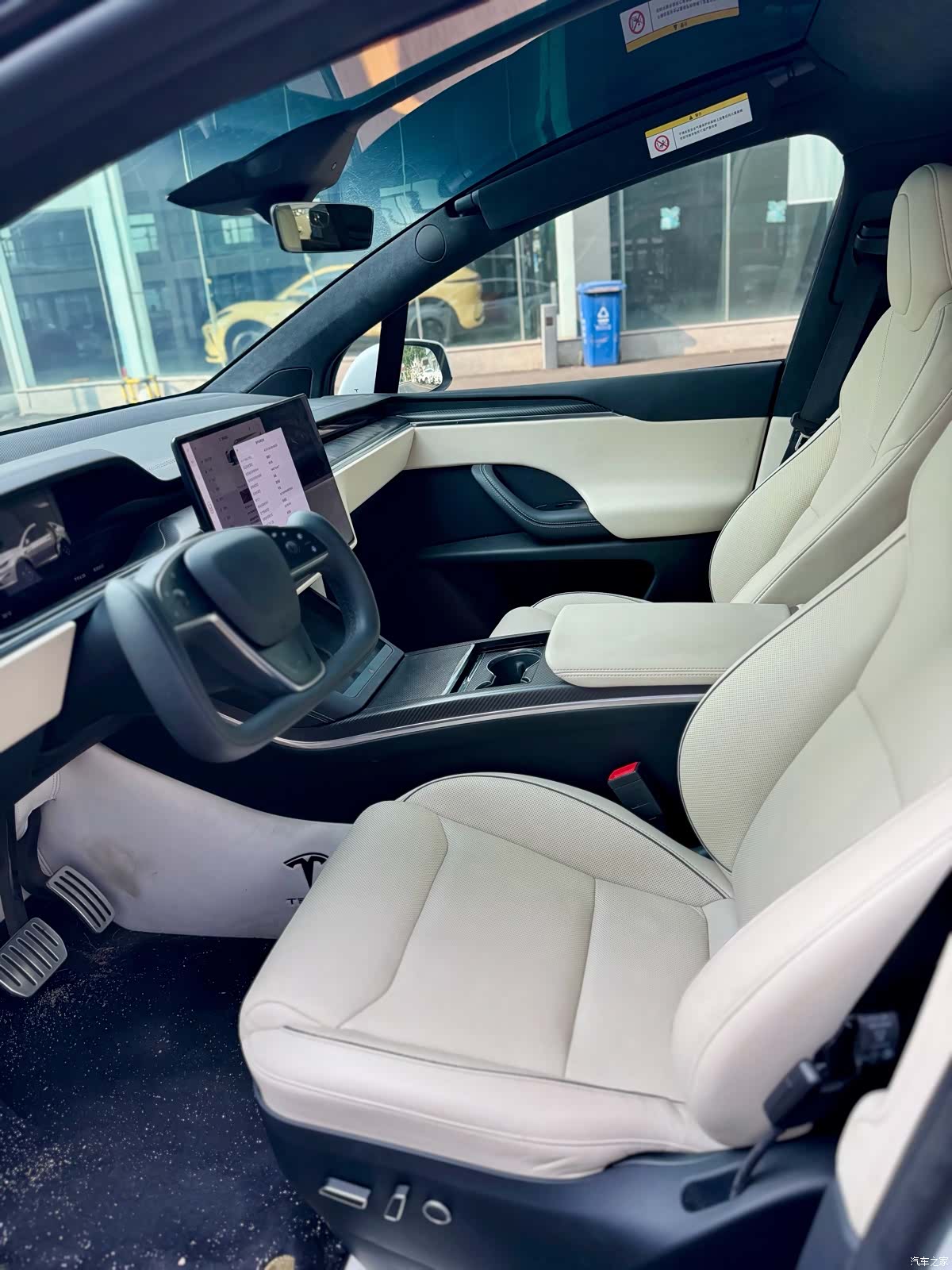Tesla Model X, 2024 9