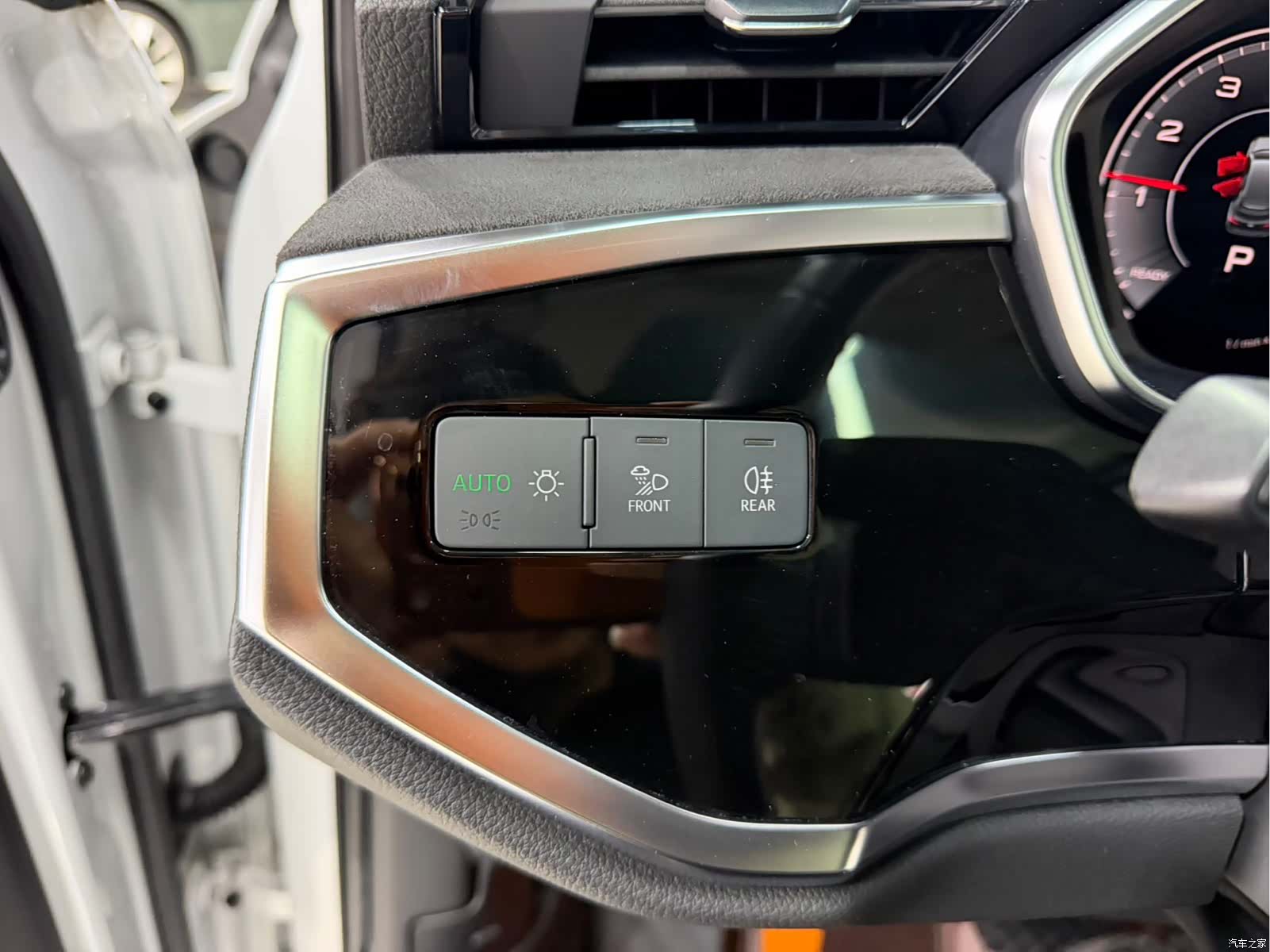 Audi Q3, 2022 10