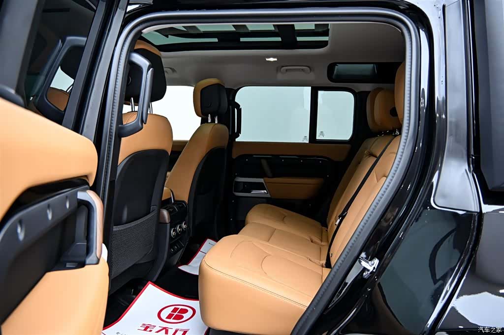 Land Rover Defender, 2024 12