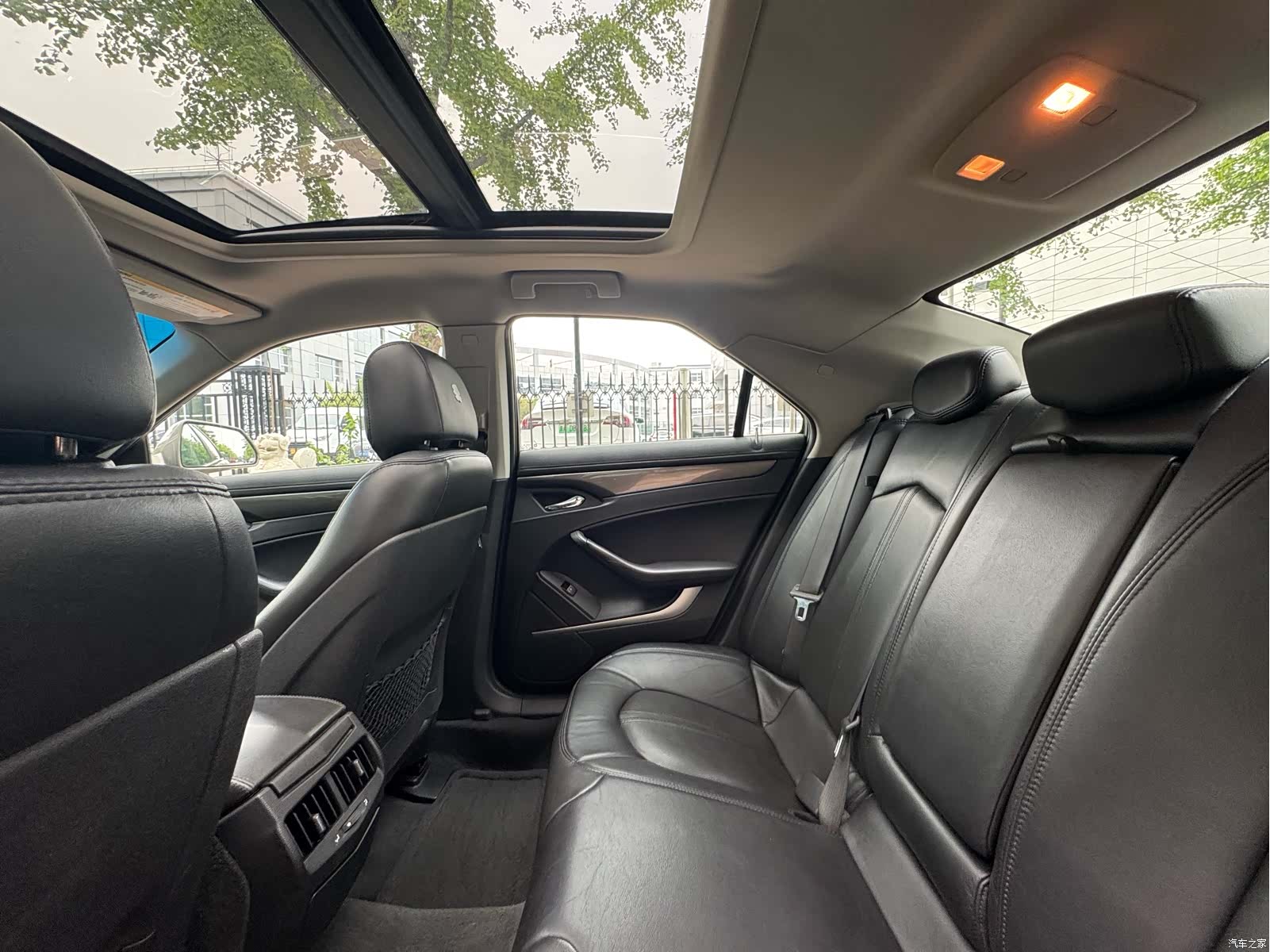 Cadillac CTS, 2011 13