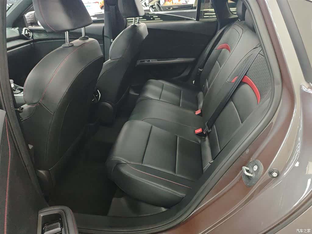 MG MG5, 2025 13