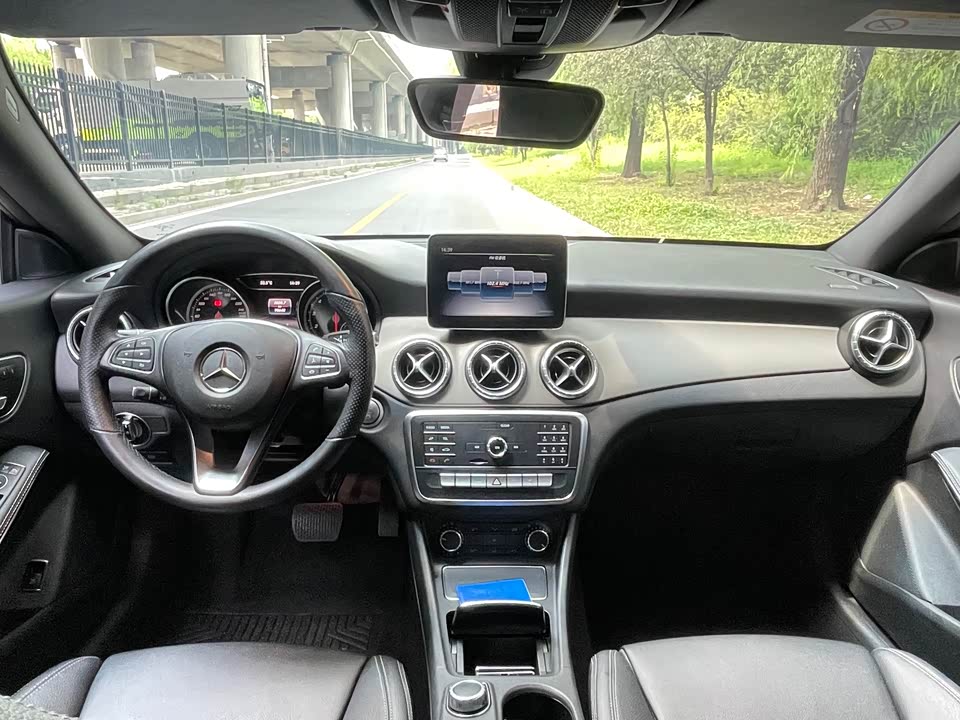 Mercedes-Benz CLA