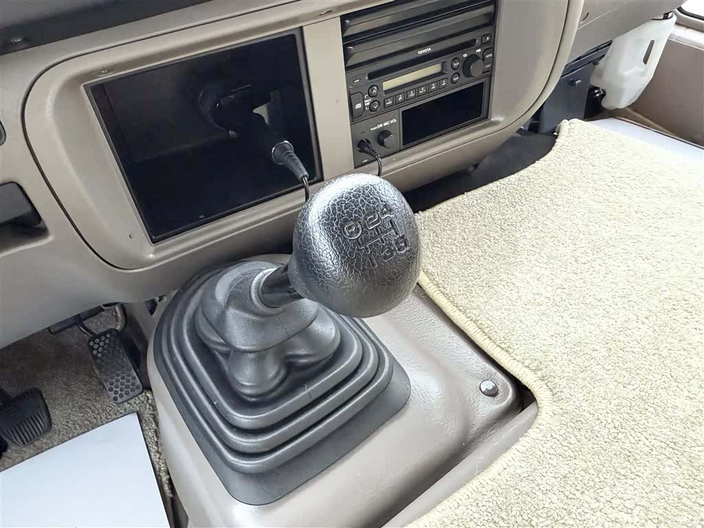 Toyota Coaster, 2011 8