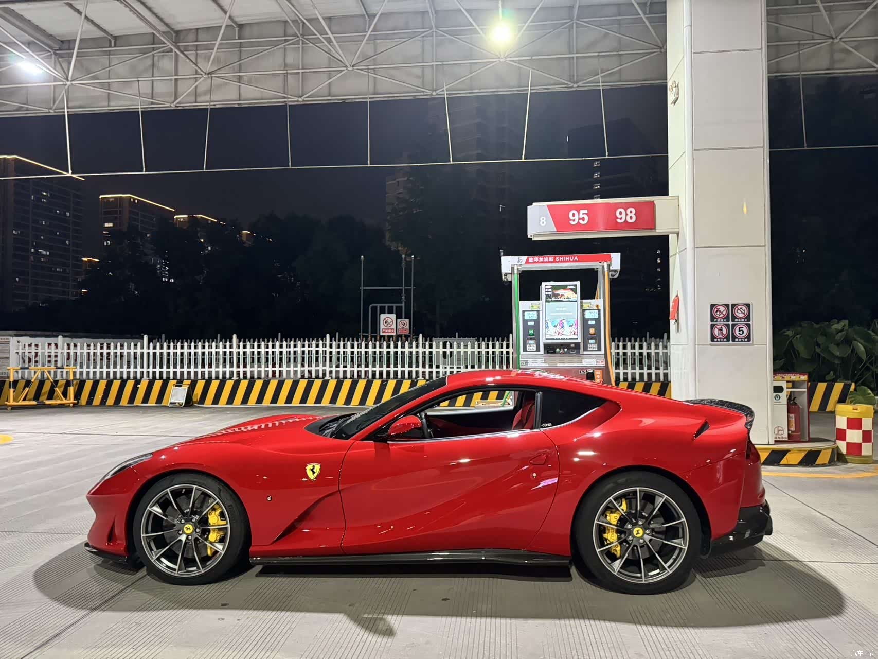 Ferrari 812, 2018 4