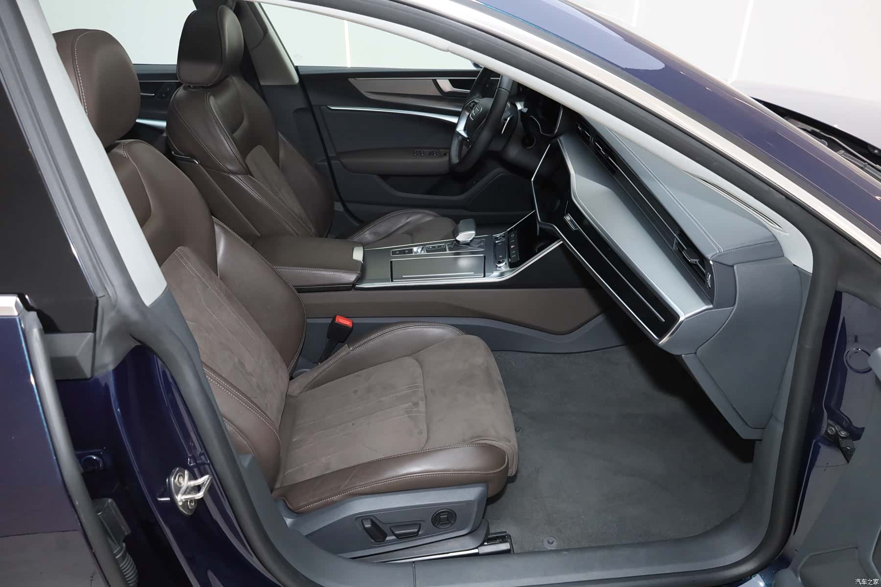 Audi A7L, 2024 13