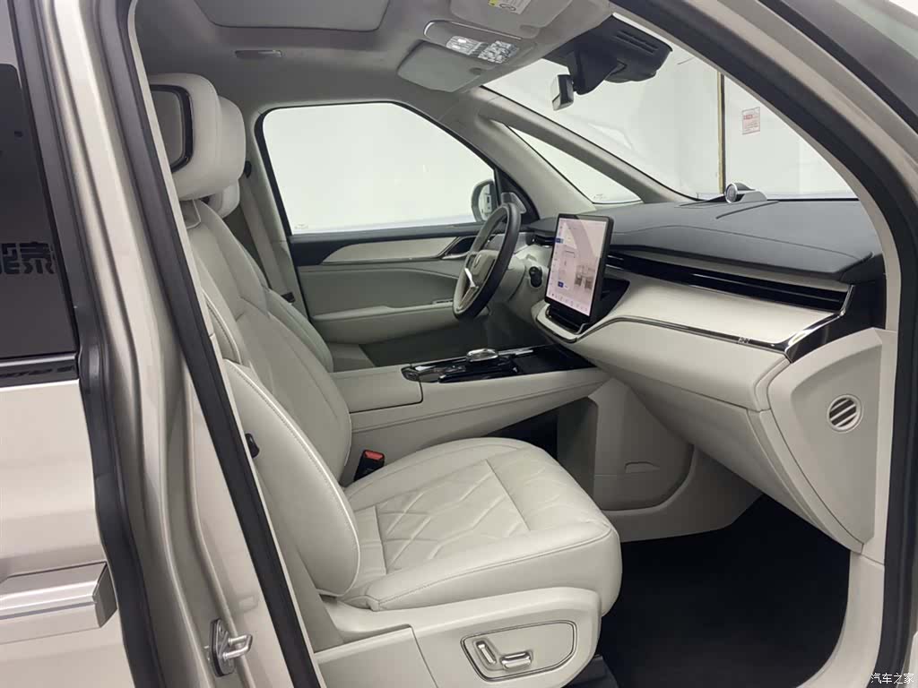 Volvo EM90, 2024 19