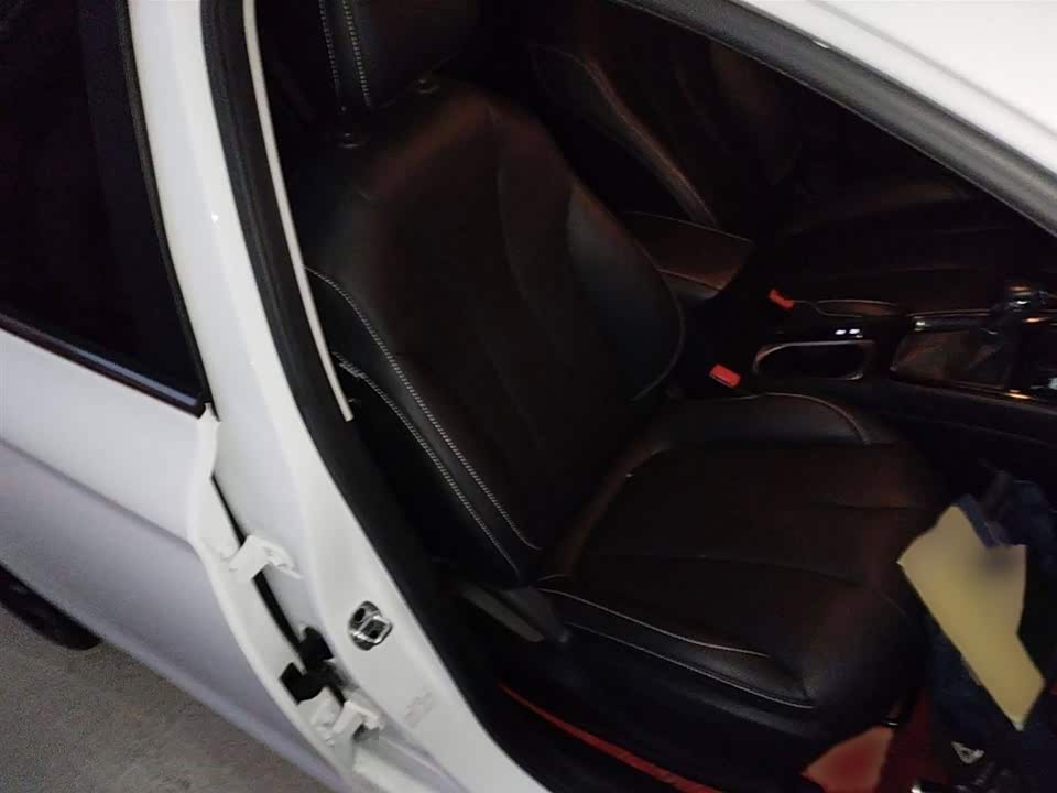Roewe i5