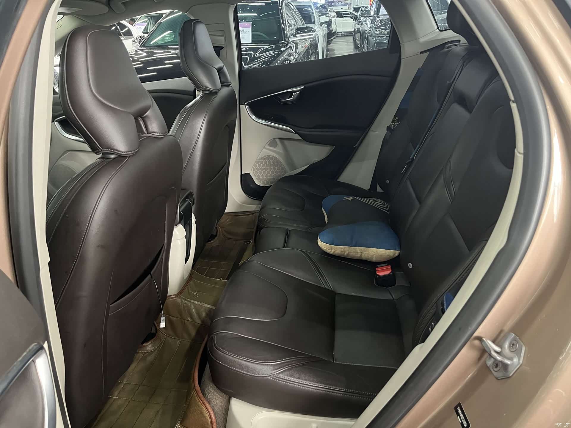 Volvo V40, 2016 4
