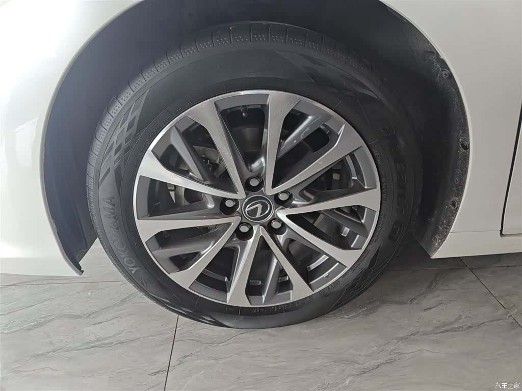 Lexus ES, 2023 25