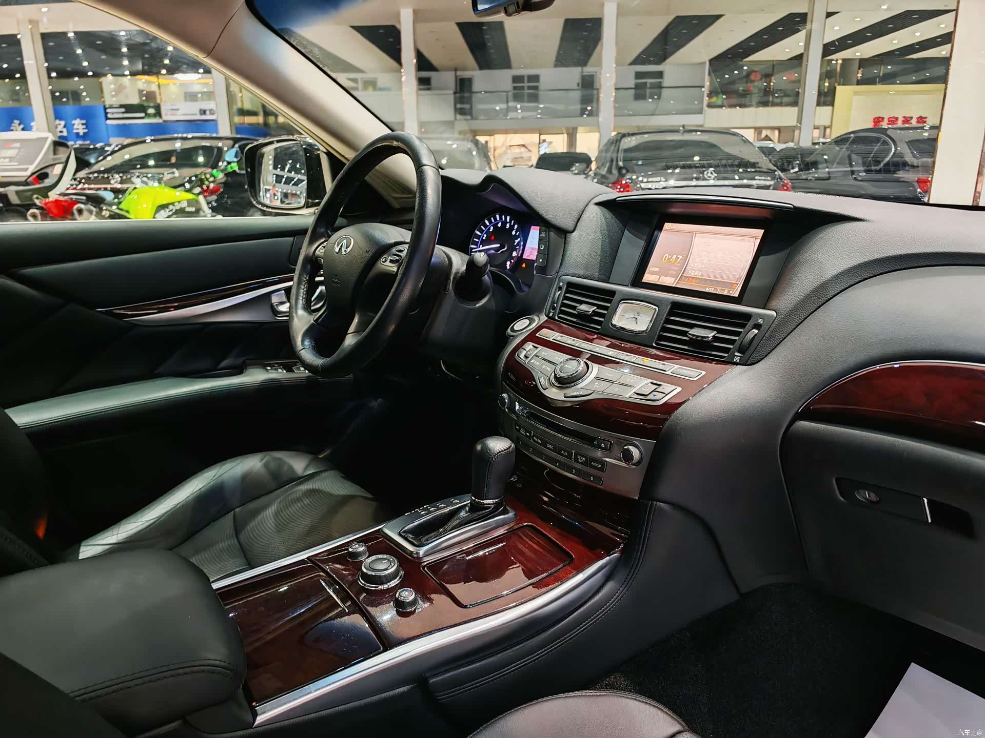 Infiniti Q70, 2015 10