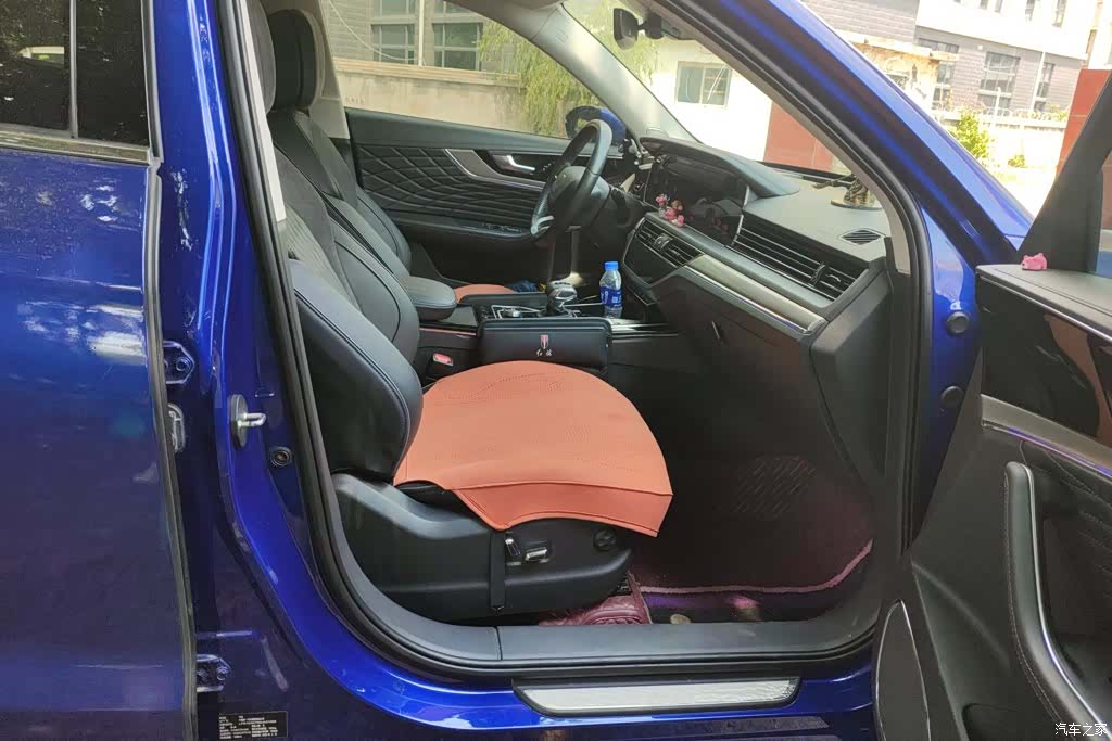Hongqi HS5, 2022 8