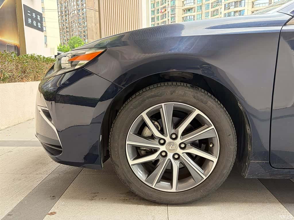 Lexus ES, 2017 11