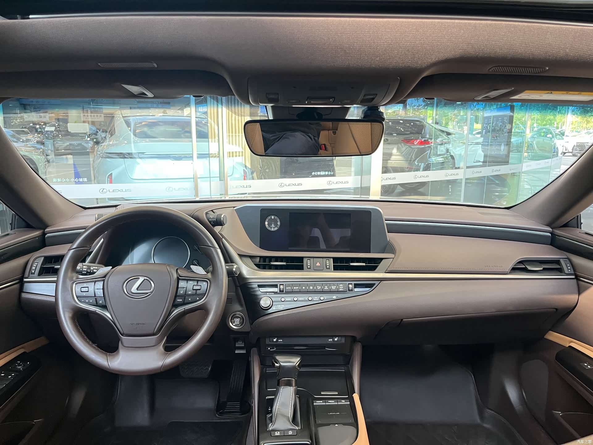 Lexus ES, 2020 3