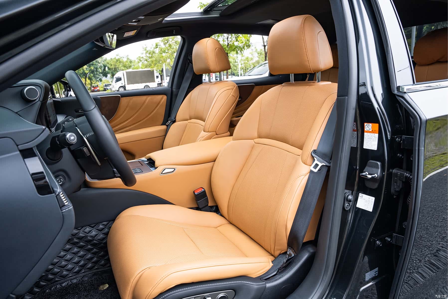 Lexus LS, 2023 11