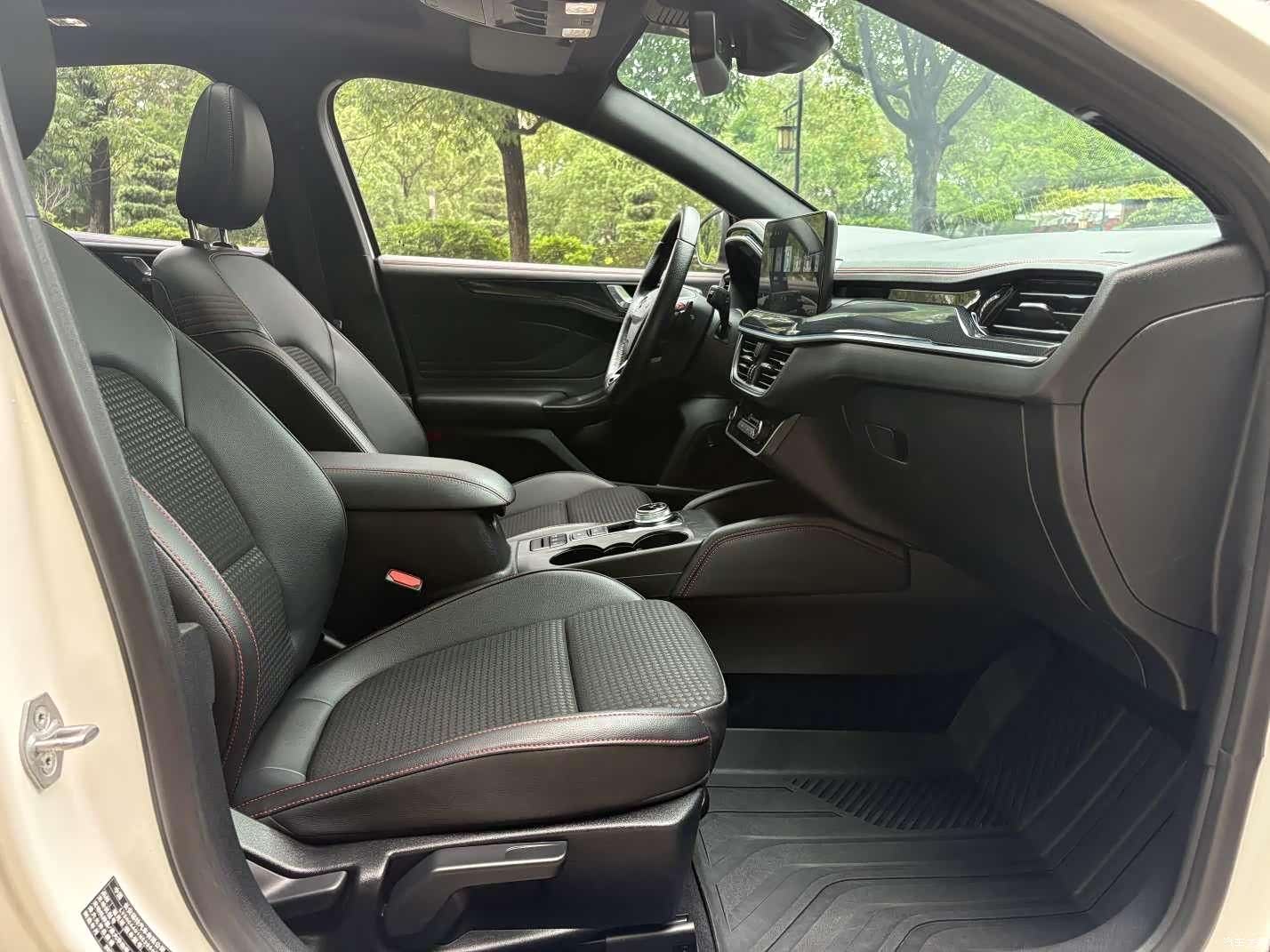 Ford Focus, 2022 19