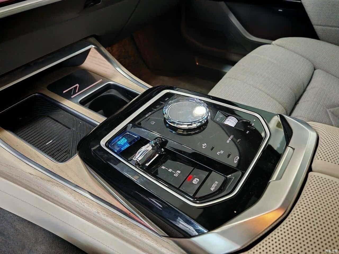 BMW i7, 2022 14