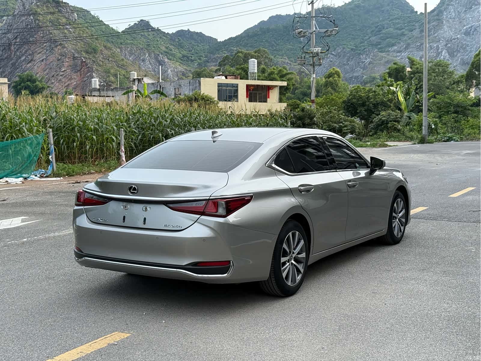 Lexus ES, 2019 9