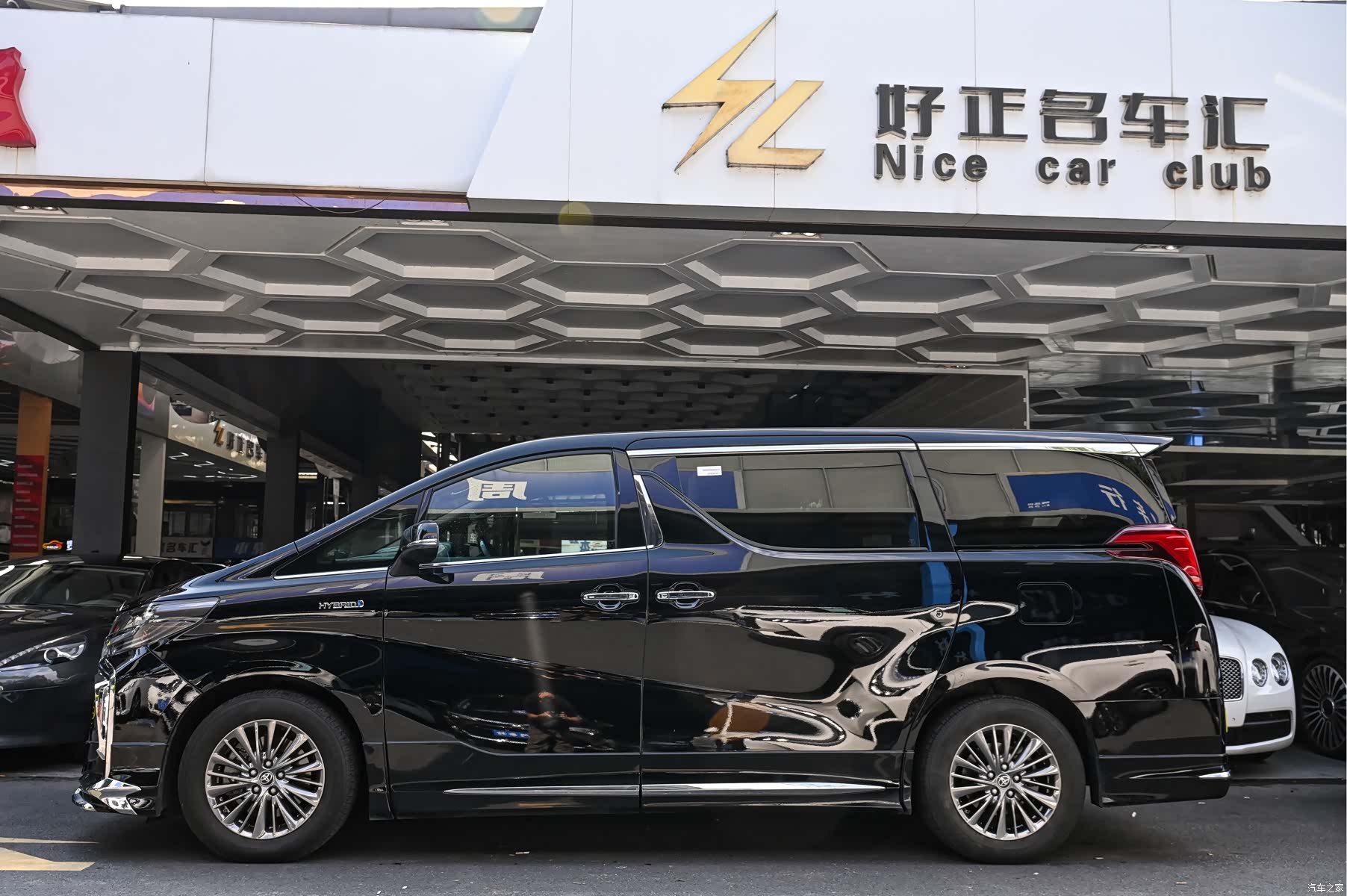 Toyota Alphard, 2022 2