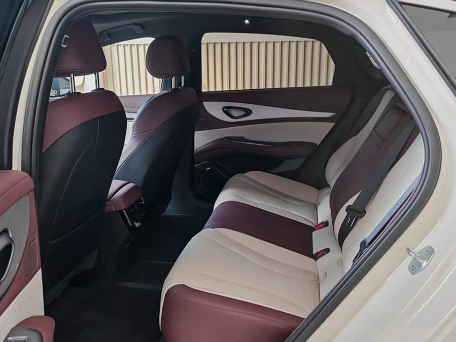 BYD Seal 07 DM-i 2025, фото 11