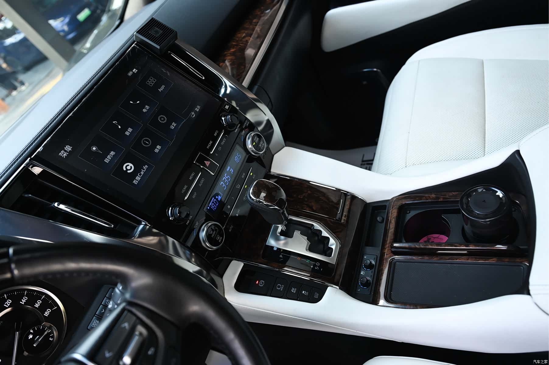 Toyota Alphard, 2022 10