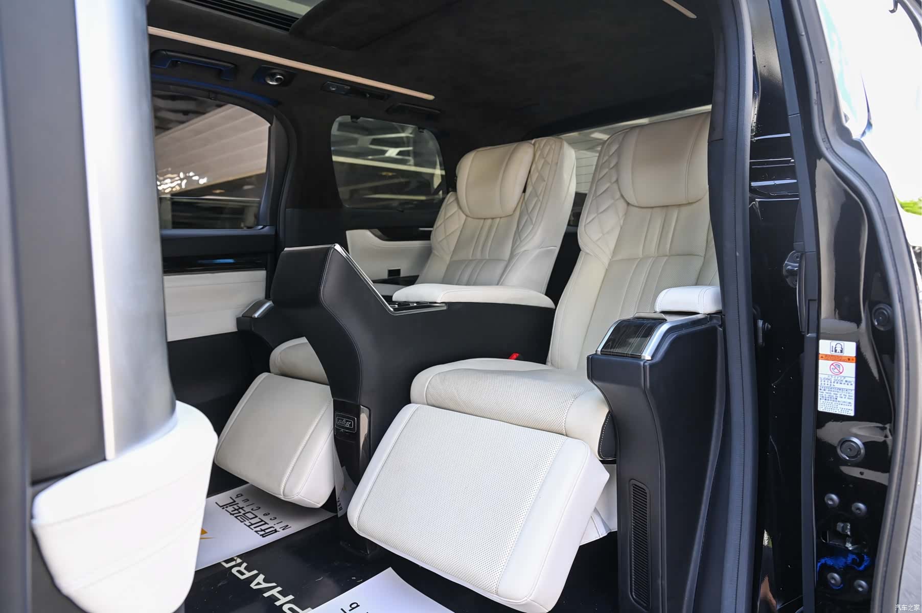 Toyota Alphard, 2022 14