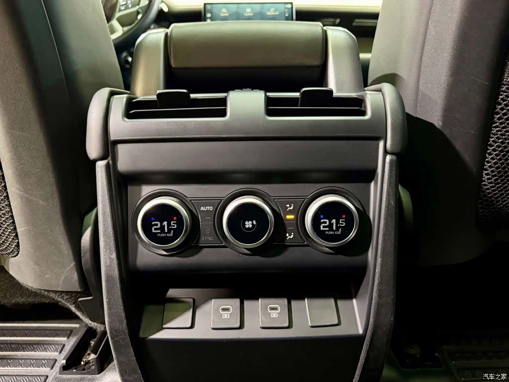 Land Rover Defender, 2023 21