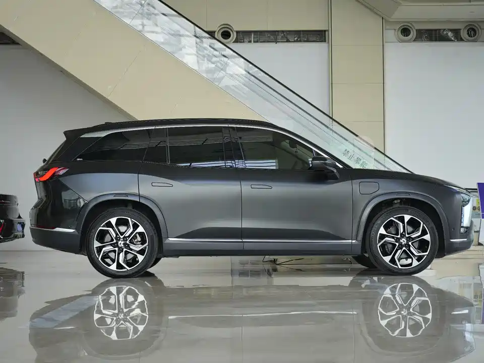 NIO ES8