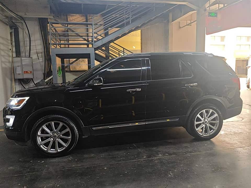Ford Explorer Ford Explorer
