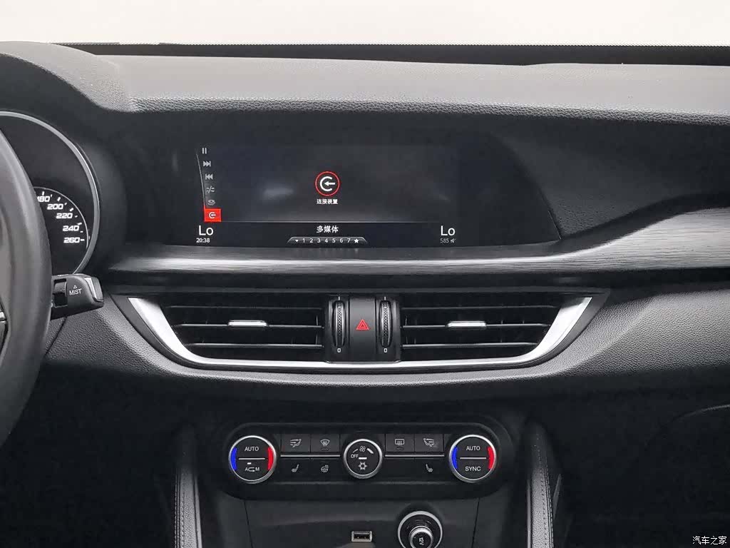 Alfa Romeo Stelvio, 2017 12