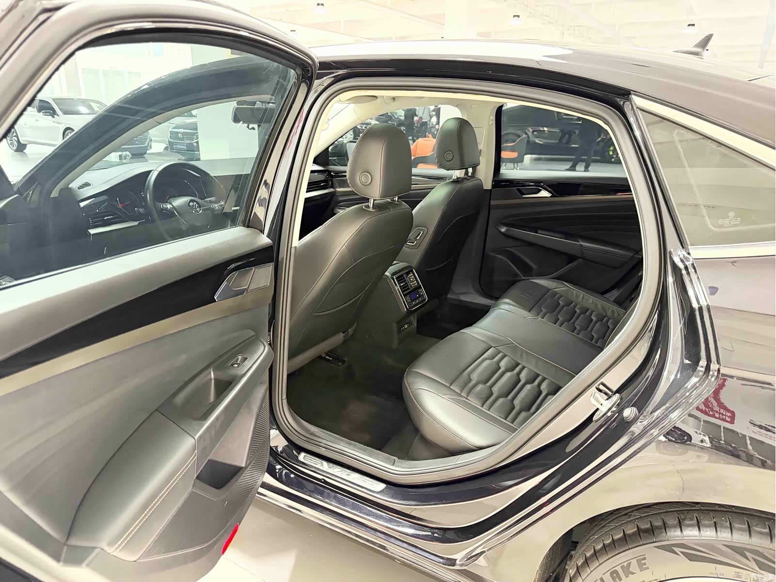 Volkswagen Passat, 2020 8