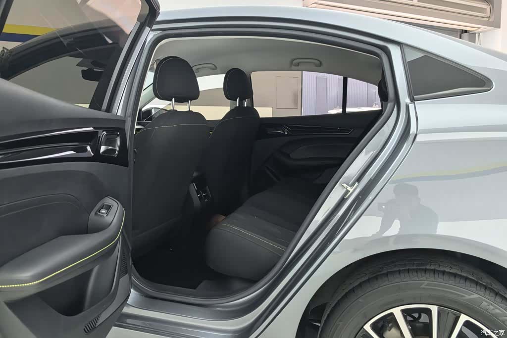 Roewe i5, 2022 11