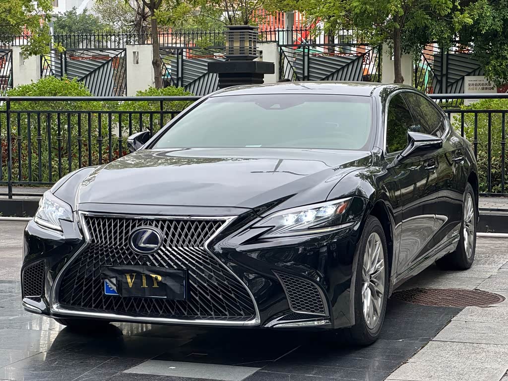 Lexus LS