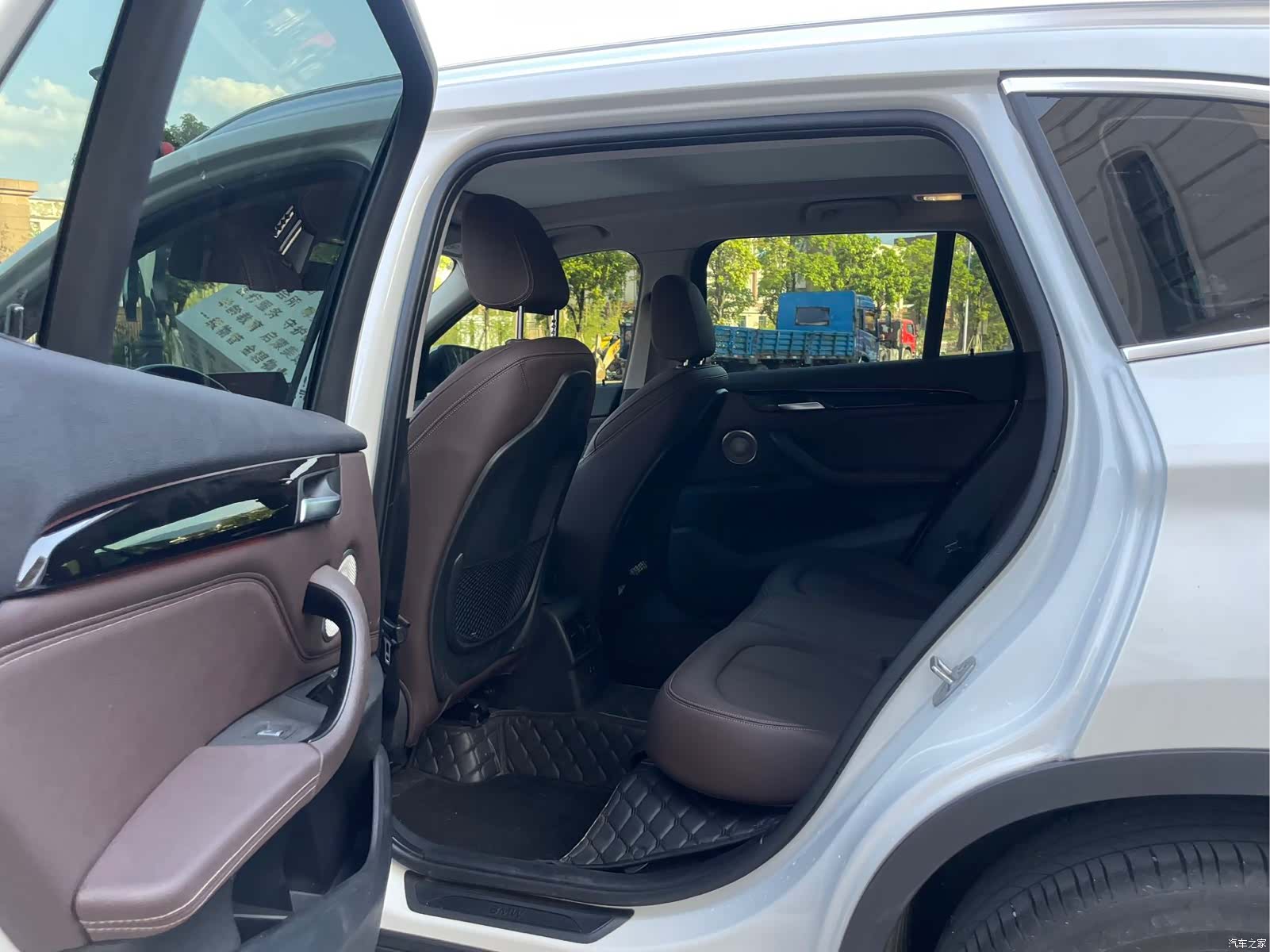 BMW X1, 2022 все фото