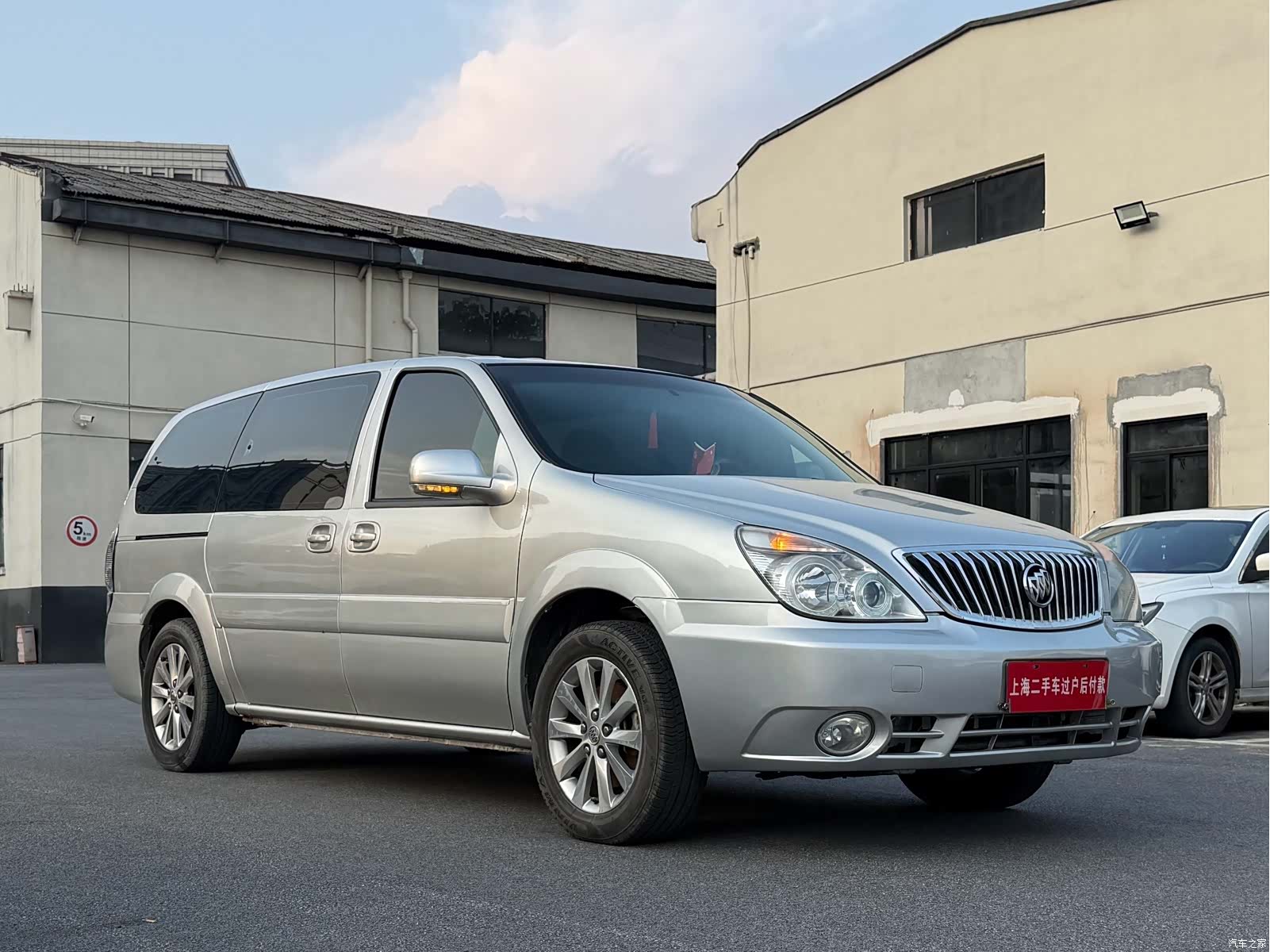 Buick GL8, 2014 3