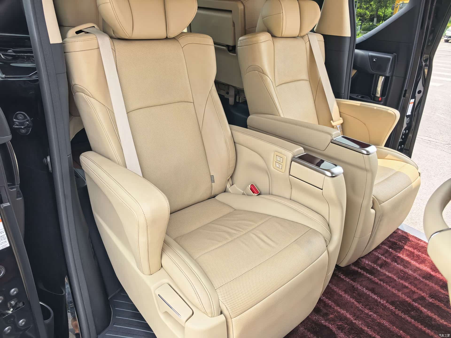 Toyota Alphard, 2015 6