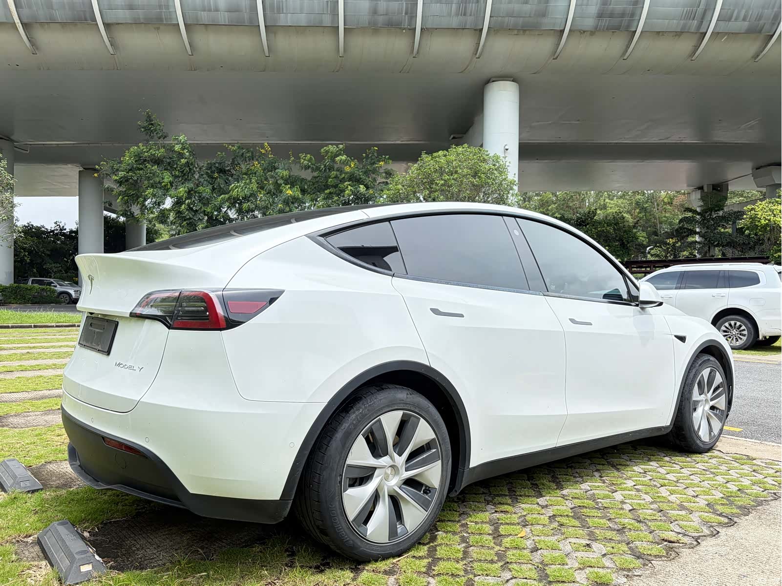 Tesla Model Y, 2022 4